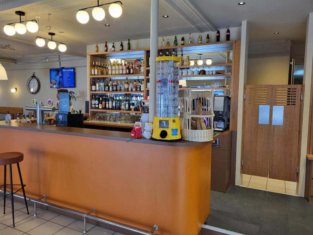 Cafe De Paris Otel Lesparre-Médoc Dış mekan fotoğraf